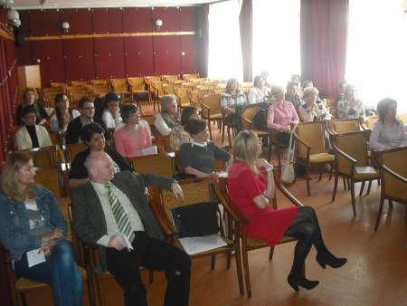 „Mentés másként – autizmussal együtt élő gyermekek megsegítése a mindennapokban” – Törökné Bajusz Gyöngyike gyógypedagógus, autizmus szaktanácsadó előadása