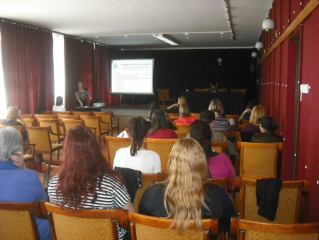 „Koragyermekkori intervenció – gyerek utak és lehetőségek a komplex megsegítés jegyében” – Pázmány Viktória, a Csodavár Korai Fejlesztő Centrum intézményvezetőjének előadása